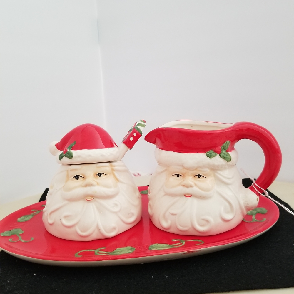 Kirklands Santa Creamer And Sugar With Spoonand Tray.- Red and White